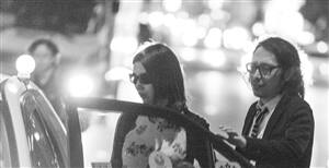 どこまでが浮気なのかわからないくらい接近している男女